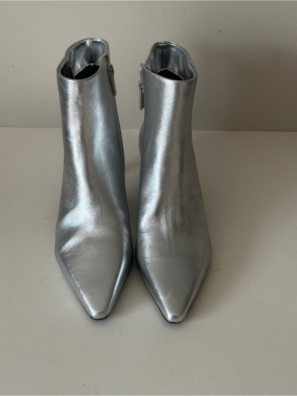 NEW Vince Camuto Quinley Silver Leather Pointed-Toe Women's Ankle Booties Sz 7.5 - Picture 3 of 12